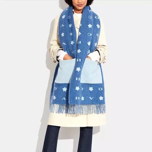 Coach Star Oversized Muffler with pockets - Picture 2 of 6